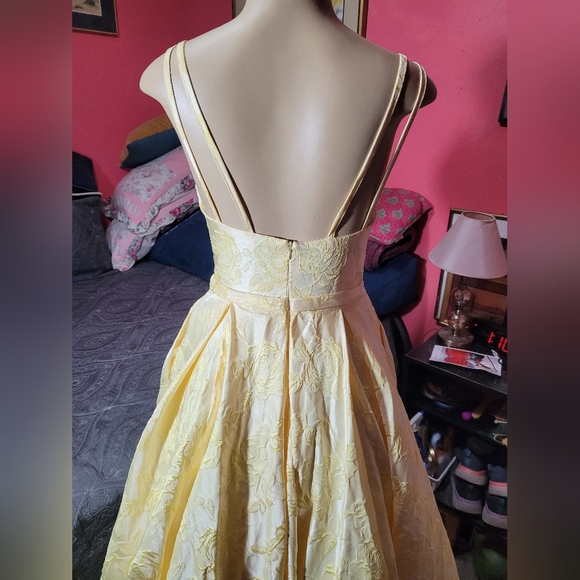 Sherri Hill Pale Yellow Floral Jacquard Ball Gown (Size 6) - Picture 4 of 8
